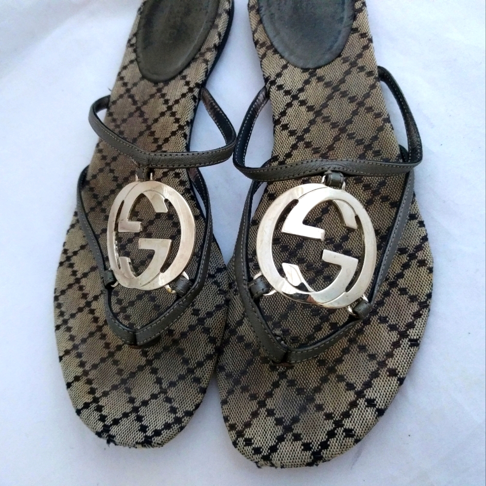 GUCCI sandals/ flipflops